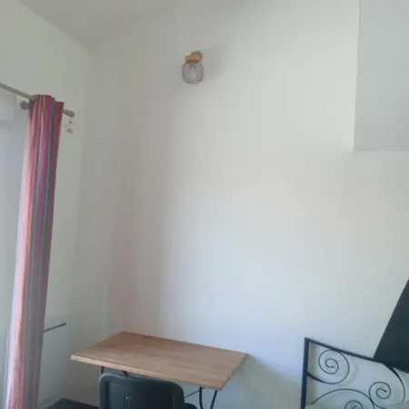 Des Amandiers Habitación en casa particular