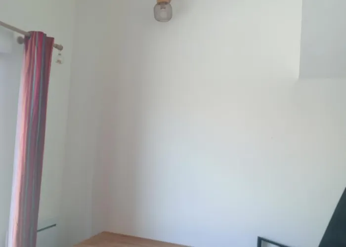Des Amandiers Проживание в семье
